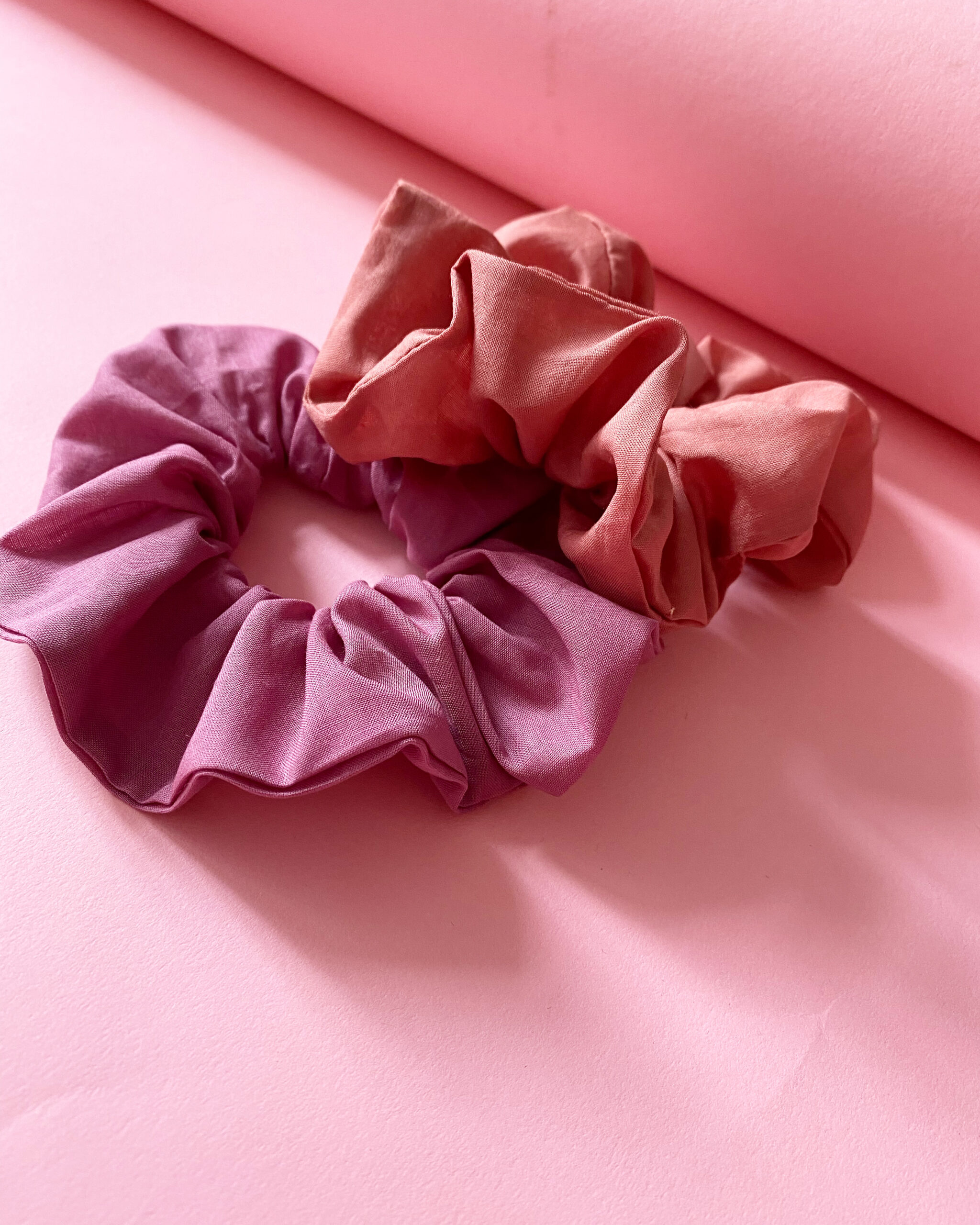 organic cotton scrunchies in pink and orange