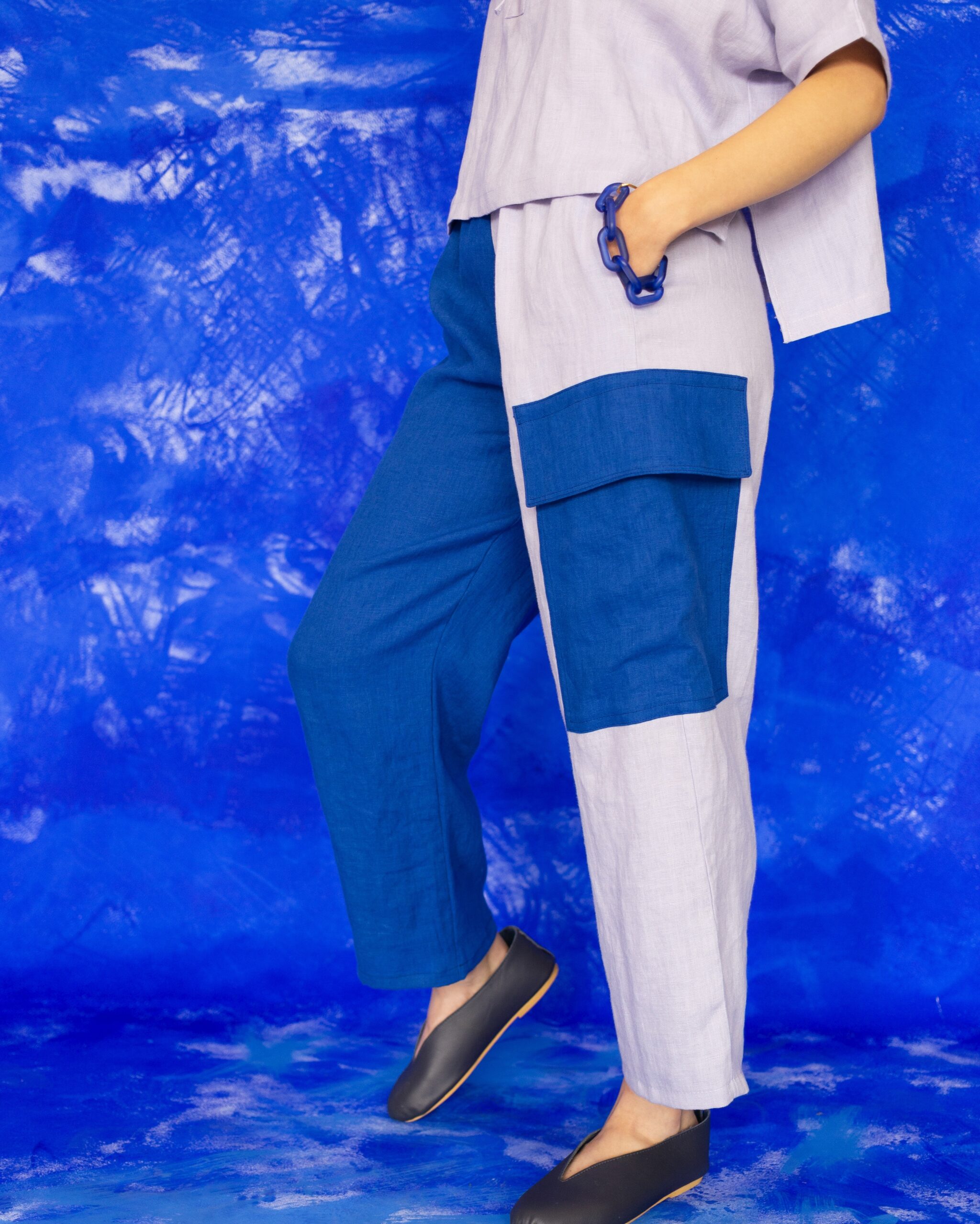 Cece trousers in linen half and half Lilac and cobalt blue